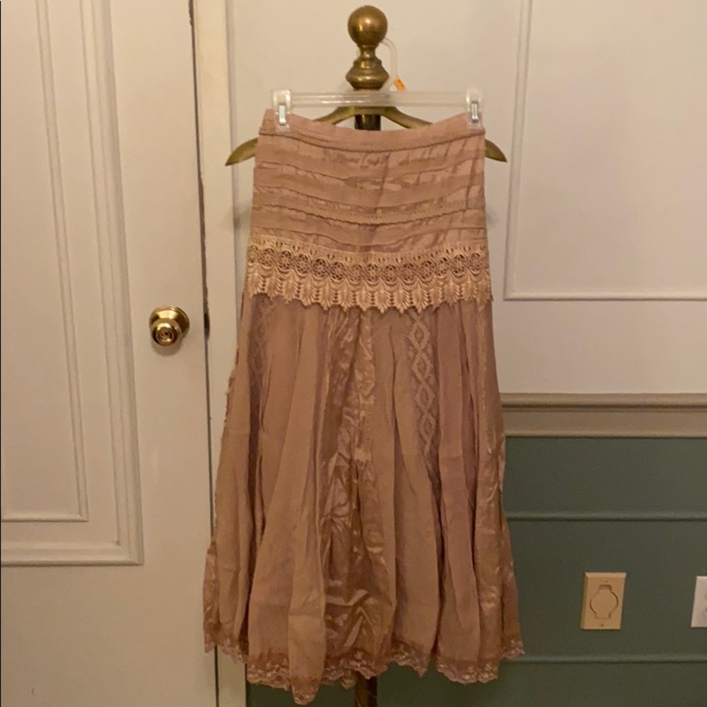 Pyramid lace skirt